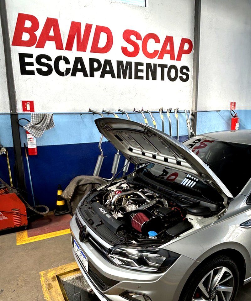 VW Polo prata preparado com motor tunado na Band Scap — escapamento esportivo São Paulo